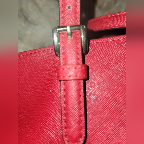 Michal Kors, Red shoulder bag. All original hardware with a duster bag. - Picture 7 of 16